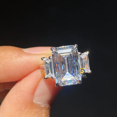 10 CT Emerald Three Stone Ring