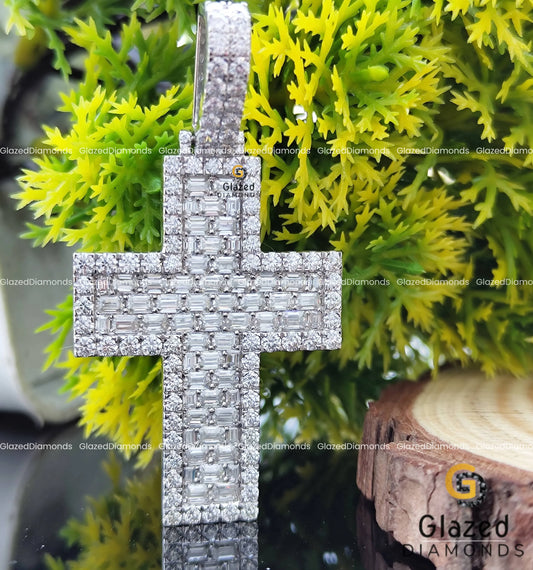 VVS Iced Out Emerald & Round Cut Moissanite Diamond Cross Pendant