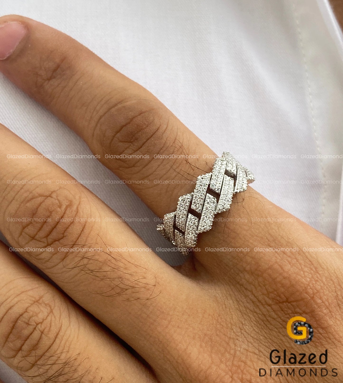 Dainty Curb Chain Ring