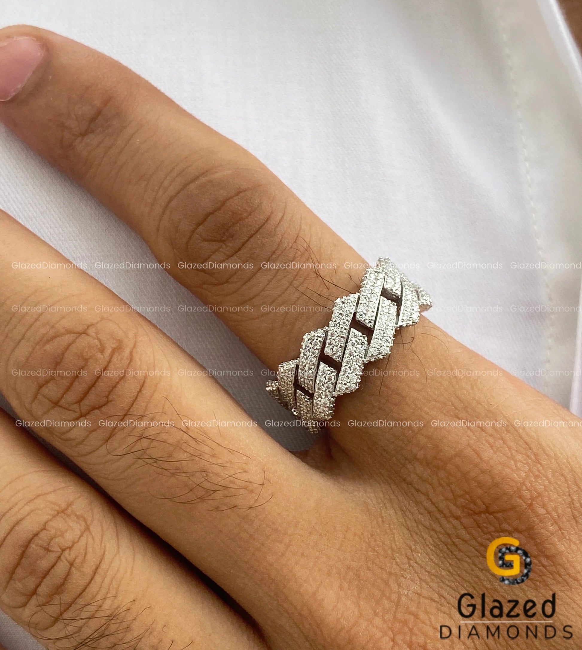 Dainty Curb Chain Ring