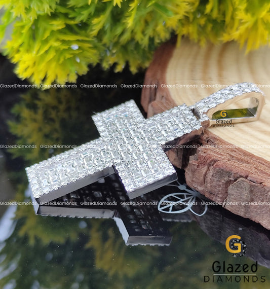 VVS Iced Out Emerald & Round Cut Moissanite Diamond Cross Pendant