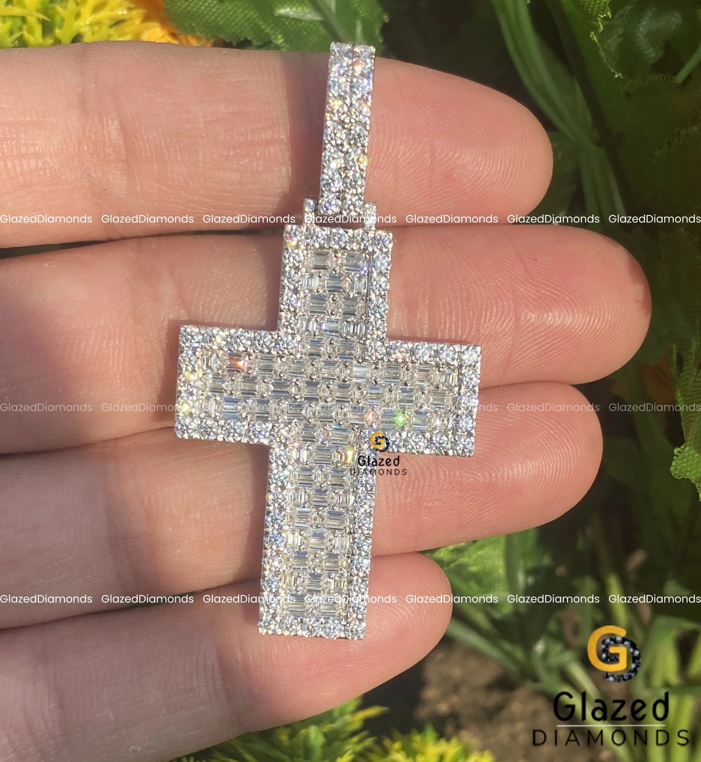 VVS Iced Out Emerald & Round Cut Moissanite Diamond Cross Pendant