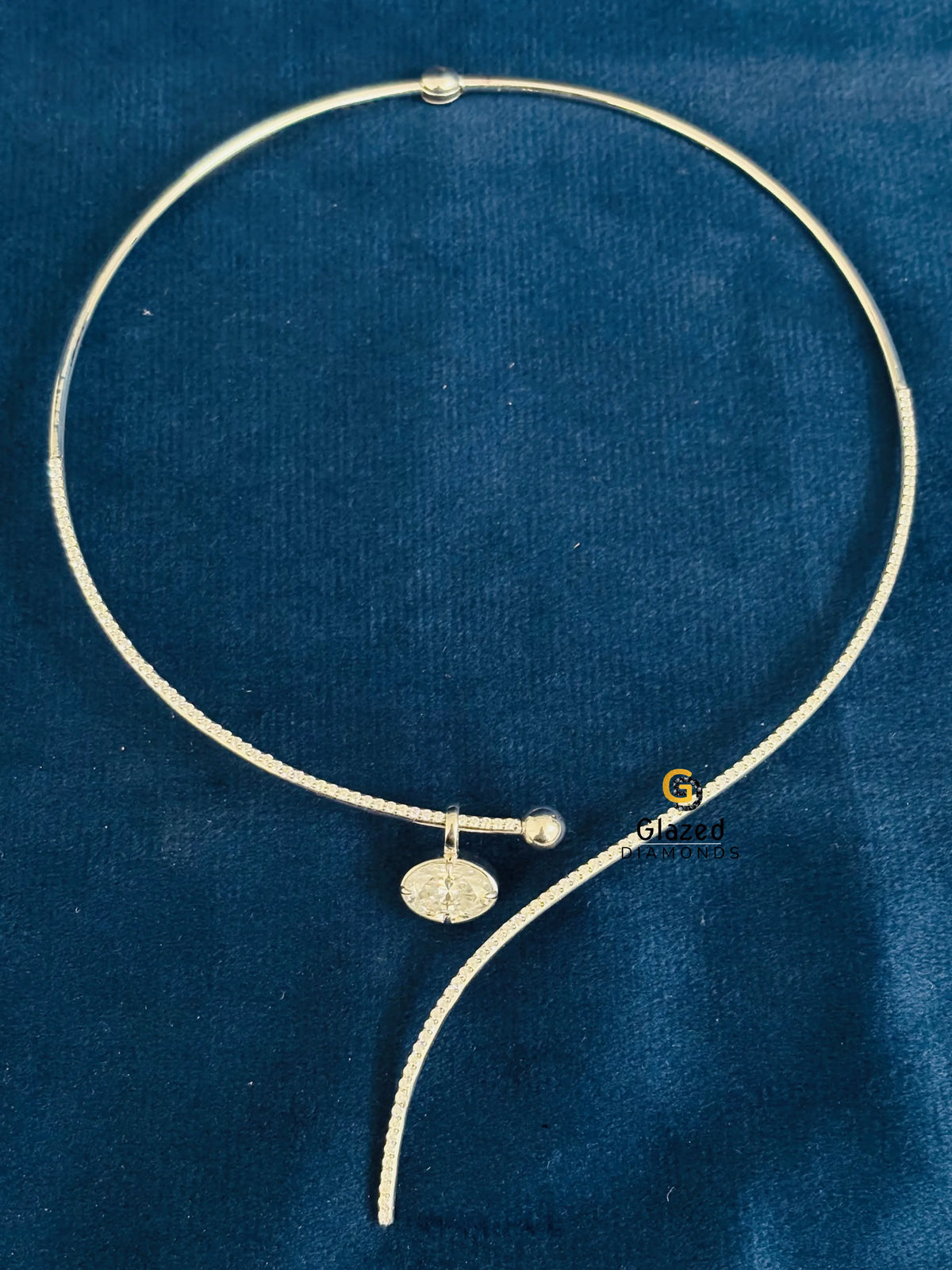 Round Pave Curved Open Collar Moissanite Necklace Pendant