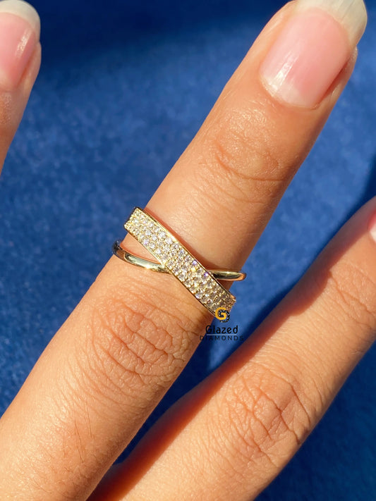 14K Solid Yellow Gold Criss Cross Moissanite Band 