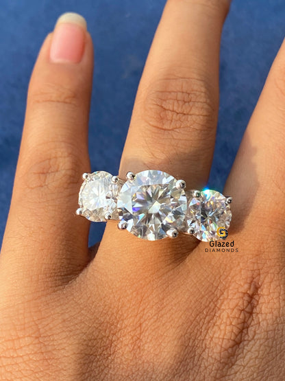 2CT Side Stone Moissanite Three Stone Wedding Ring 