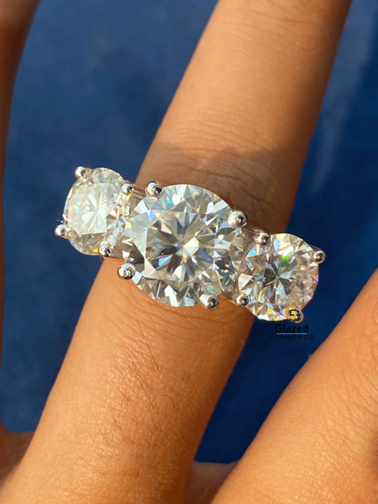 3CT Center Round Stone And 2CT Side Stone Moissanite Three Stone Wedding Ring