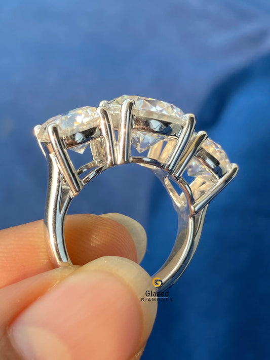 3CT Center Round Stone And 2CT Side Stone Three Stone Wedding Ring 