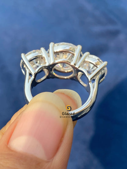 3CT Center Round Stone And 2CT Side Stone Three Stone Wedding Ring For Women