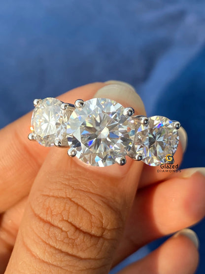3CT Center Round Stone And 2CT Side Stone Wedding Ring 