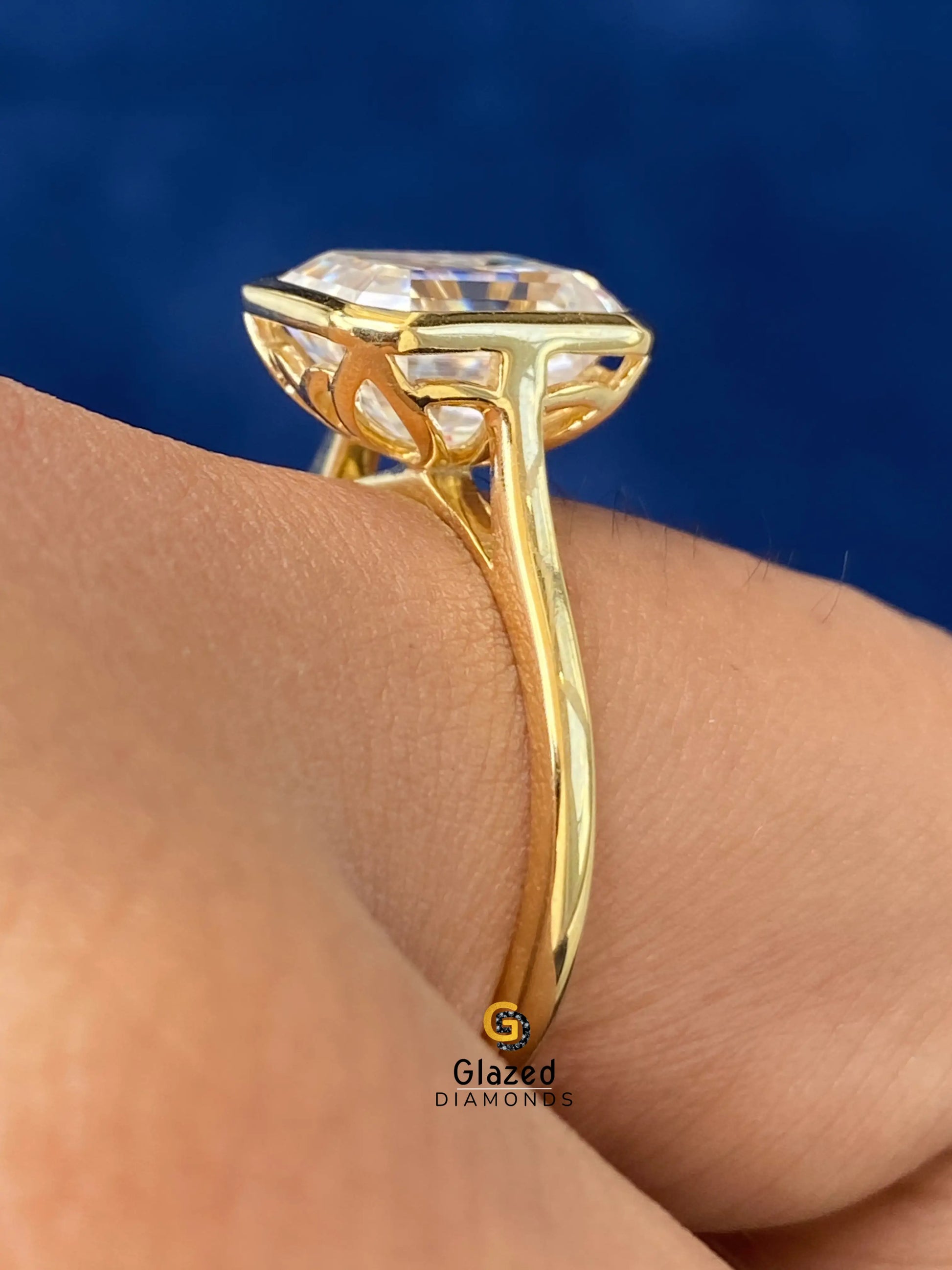 3CT Emerald Solitaire Moissanite Tulip Set Bezel Set Ring
