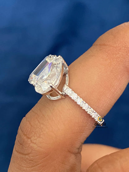 4CT Emerald And Pear Cut Moissanite Toi Et Moi Wedding Ring