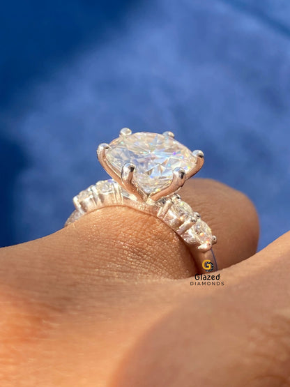 5 Stone Round Moissanite Wedding Ring