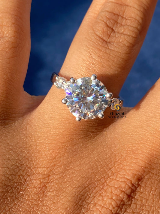 5 Stone Round Moissanite Wedding Ring For Women