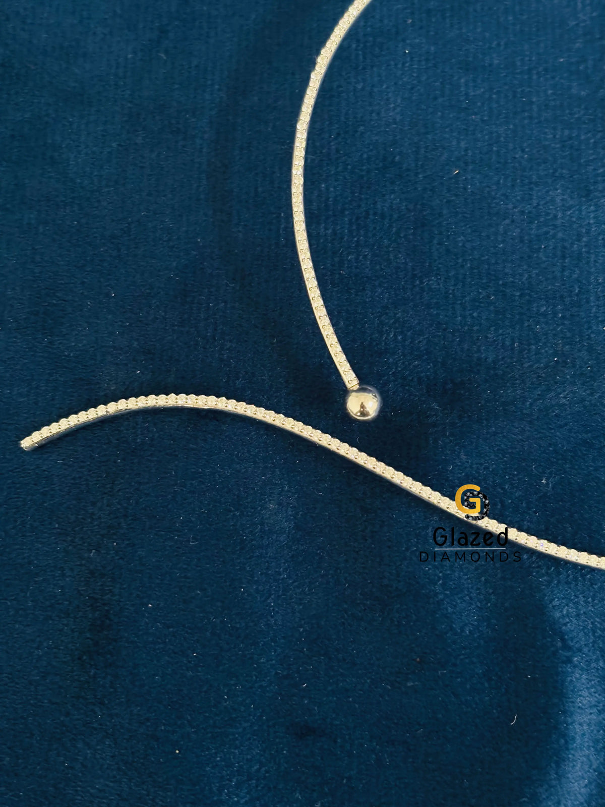 Round Pave Curved Open Collar Moissanite Necklace Pendant