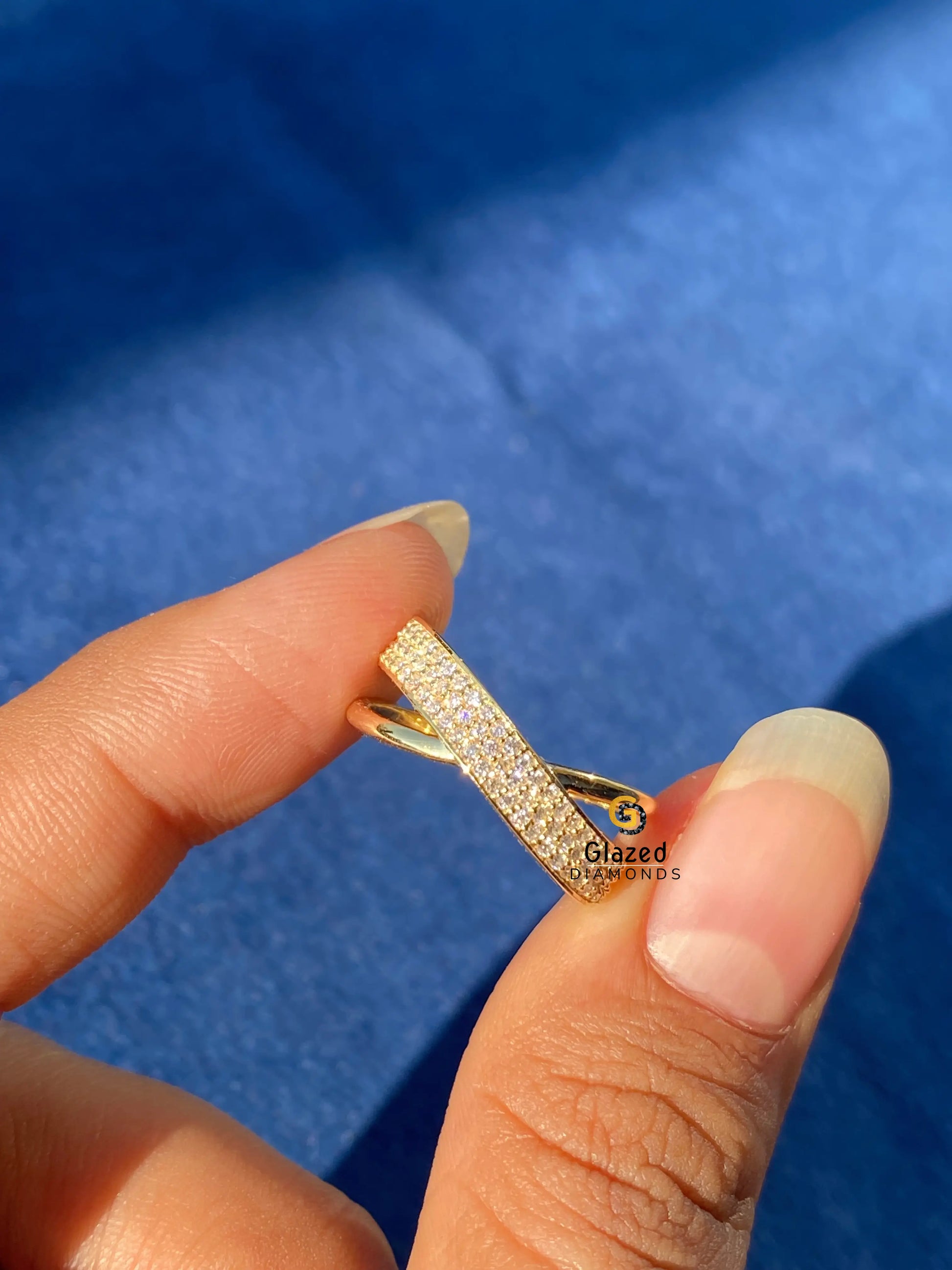 Criss Cross Round Moissanite Wedding Band