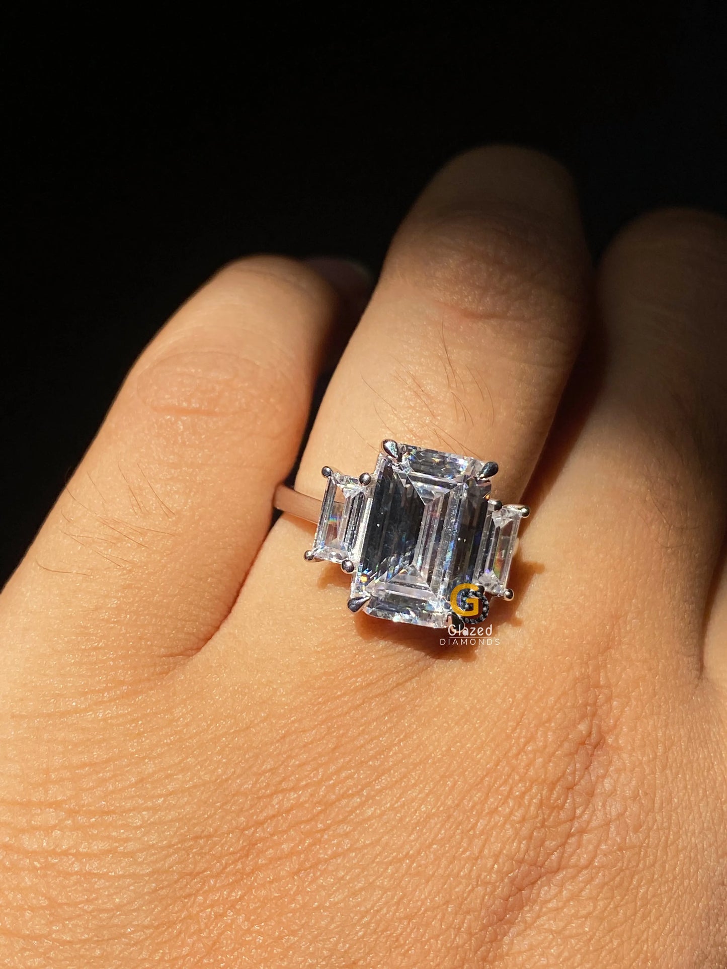 Emerald Side tapperd Baguette Moissanite Ring