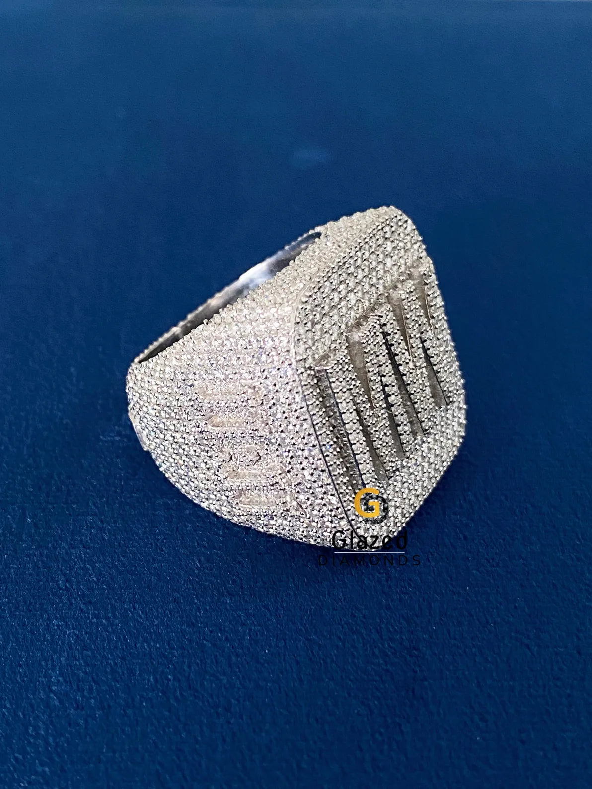 Hip Hop Round Moissanite Diamond Studded Ring