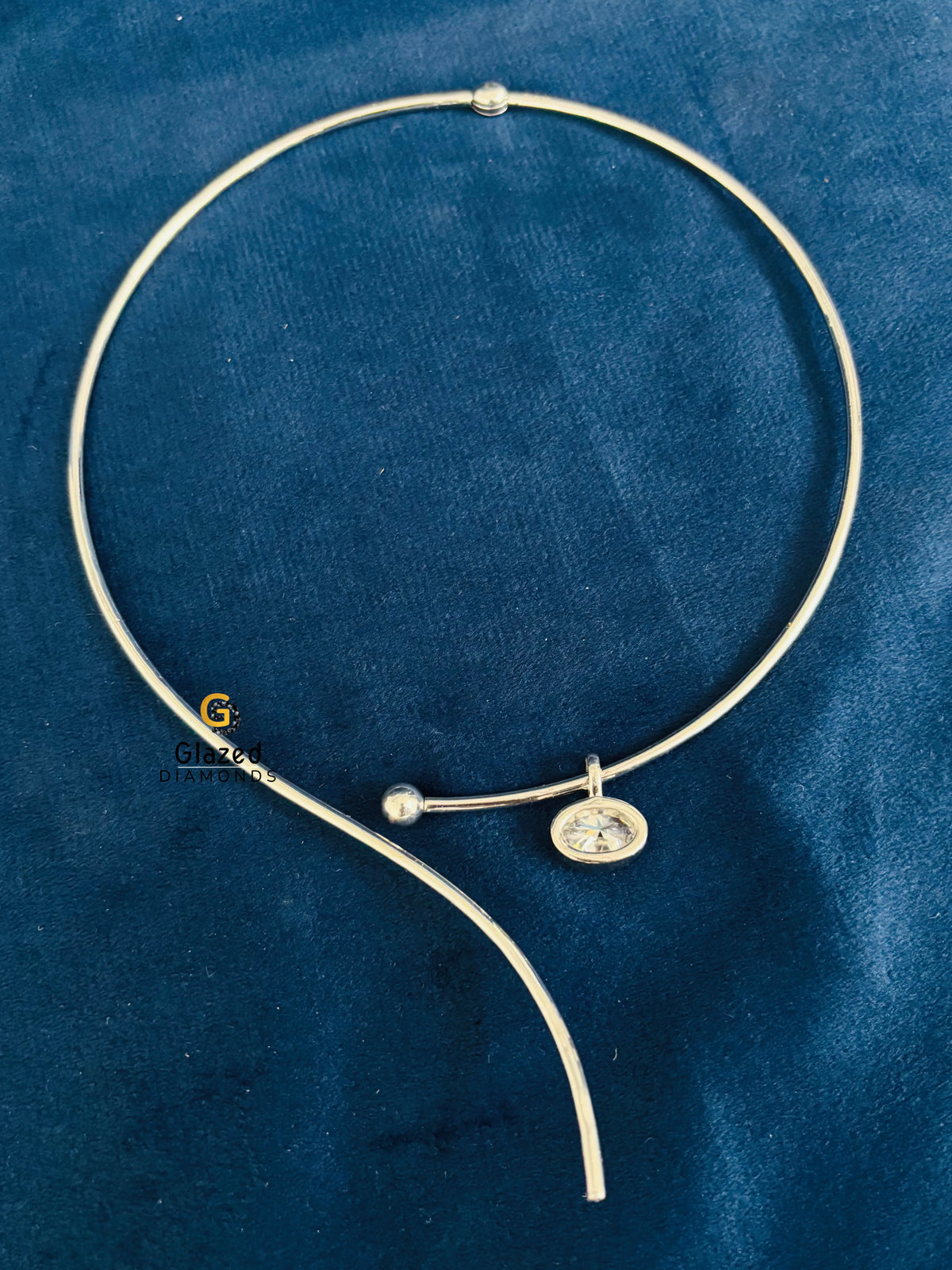 Round Pave Curved Open Collar Moissanite Necklace Pendant