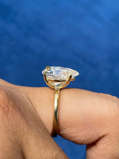 Pear Cu tMoissanite Engagement Ring