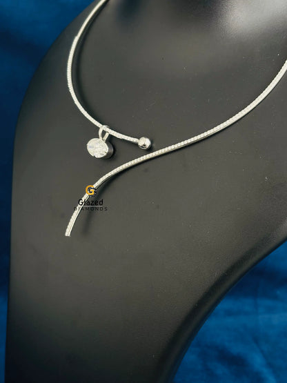 Round Pave Curved Open Collar Moissanite Necklace Pendant