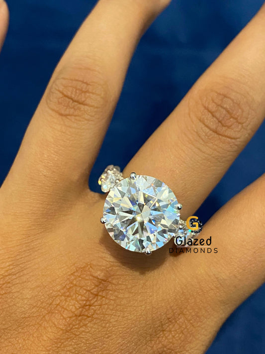 Round VVS Moissanite Diamond Studded Ring