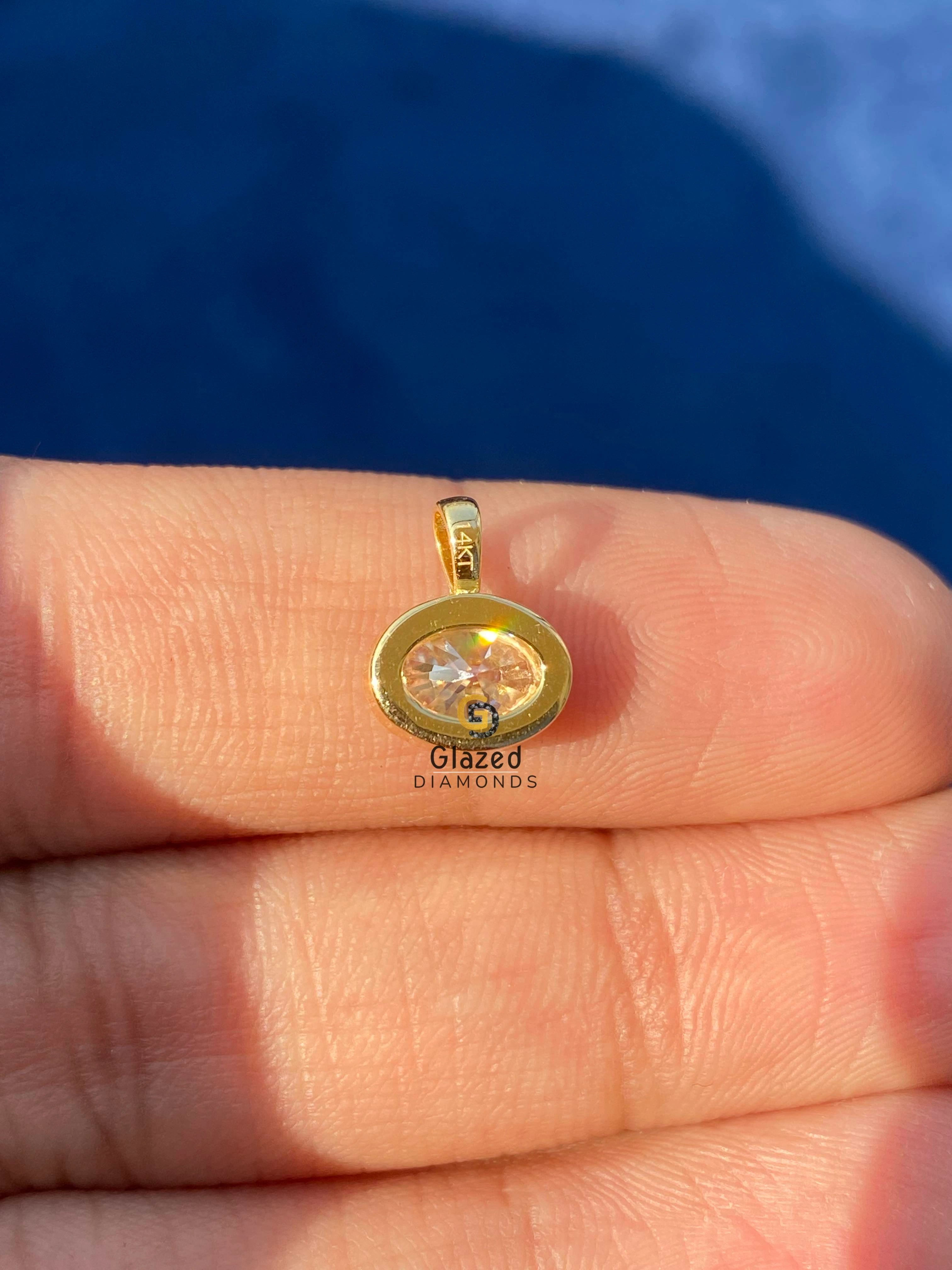 Special Women_s Day Gift Pendant