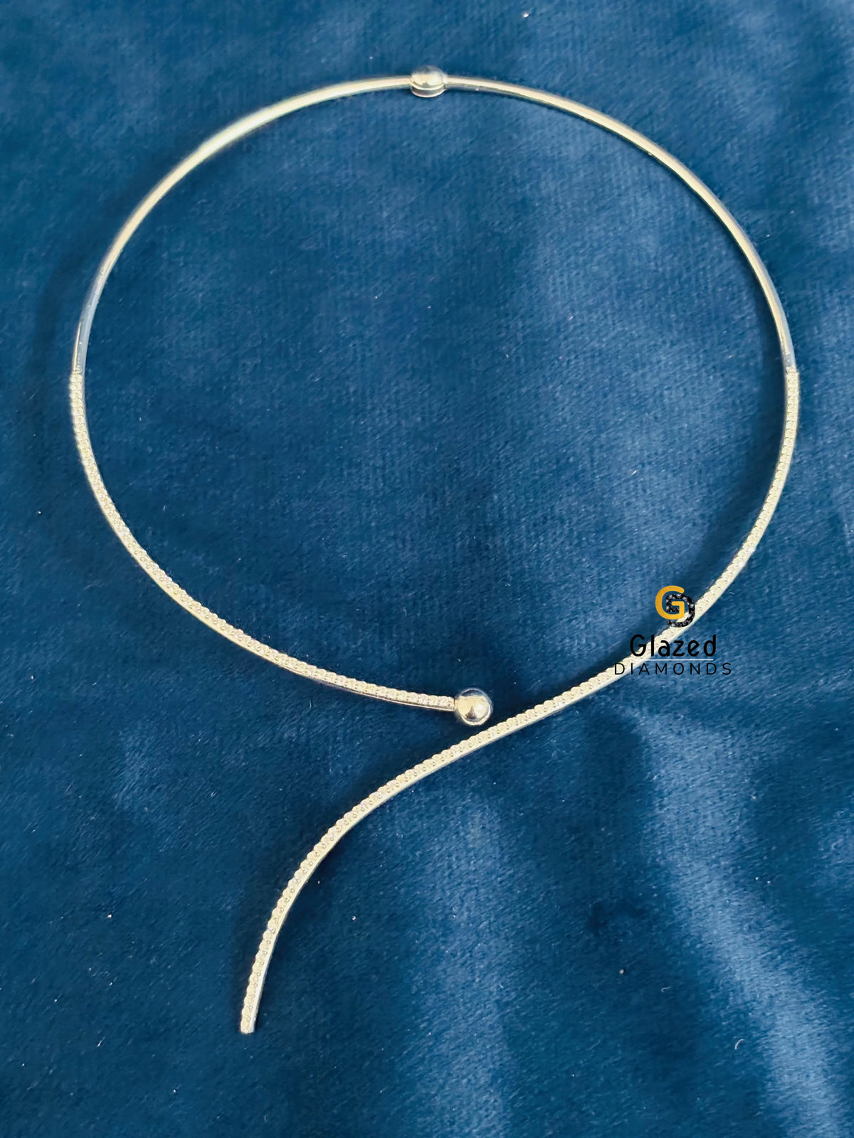 Round Pave Curved Open Collar Moissanite Necklace Pendant
